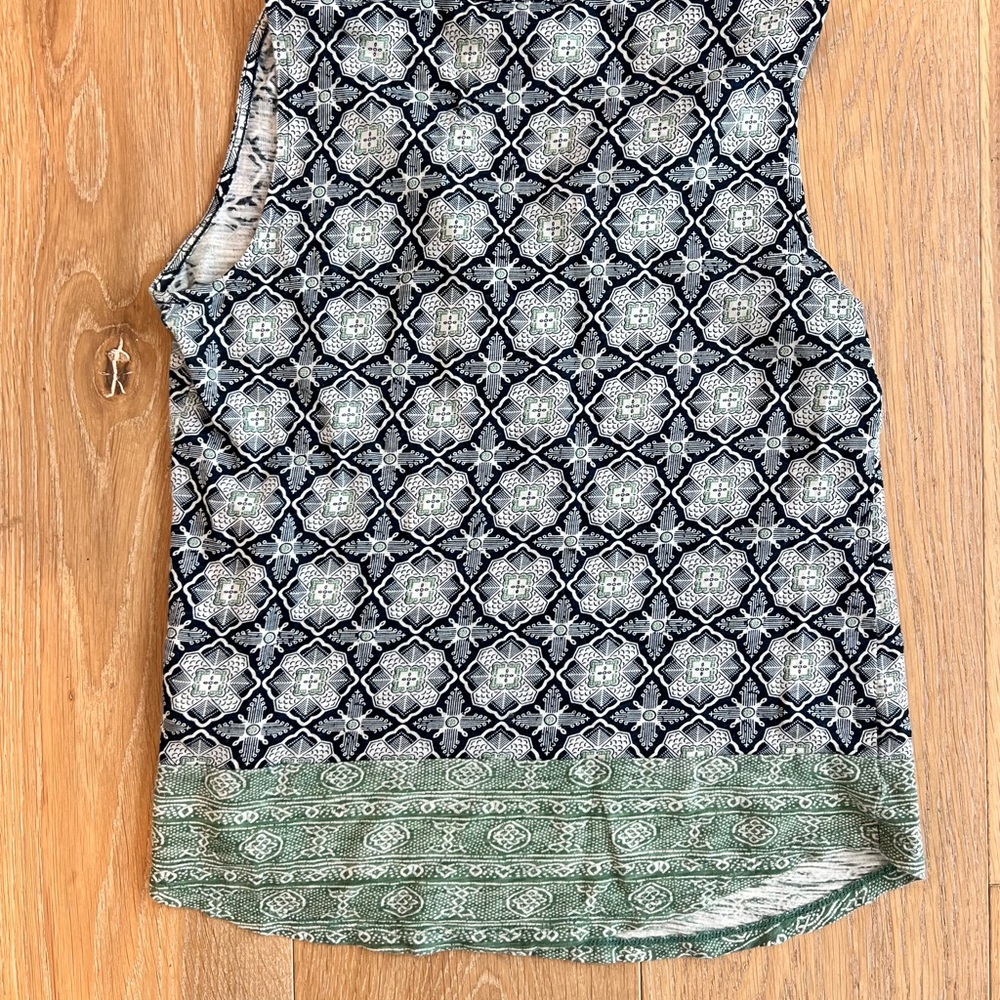 Sleeveless Lucky Brand Patterned Top - Green White and Navy Blue - Picture 5 of 6